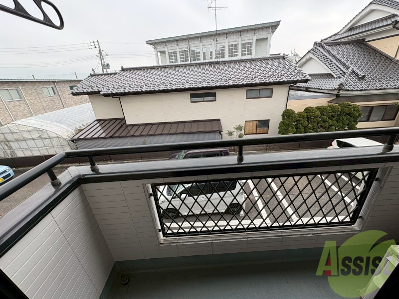 バルコニー　バルコニーに物干しがあるので洗濯物が干せます。