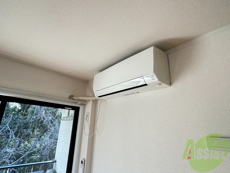 その他設備　リビングのエアコンです。今のご時世にはかかま