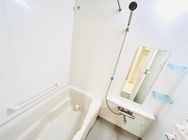 バス・シャワールーム　※別部屋参考写真