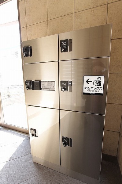 エントランス　宅配ボックス