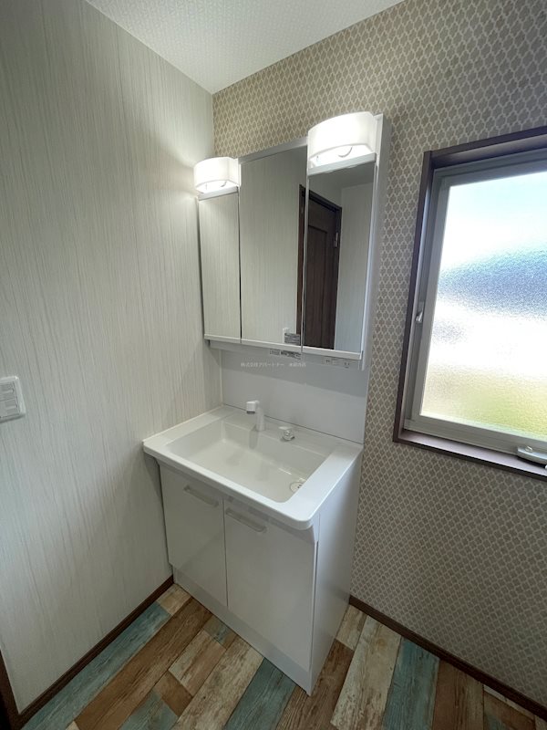 洗面設備　嬉しい独立洗面台付！