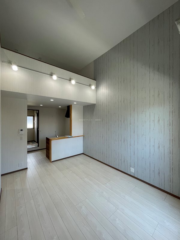 居室・リビング　シンプルで家具の配置もしやすいですよ！