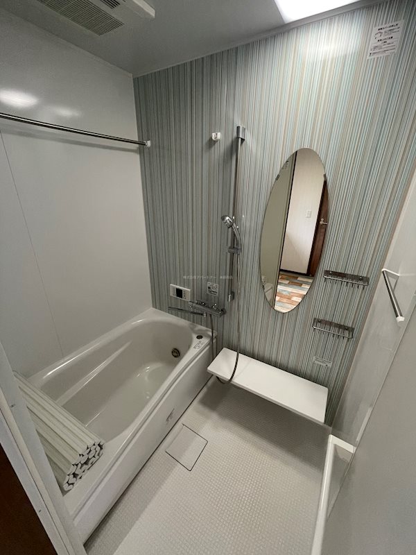 バス・シャワールーム　追炊き機能付き！お風呂の蓋も付きます！