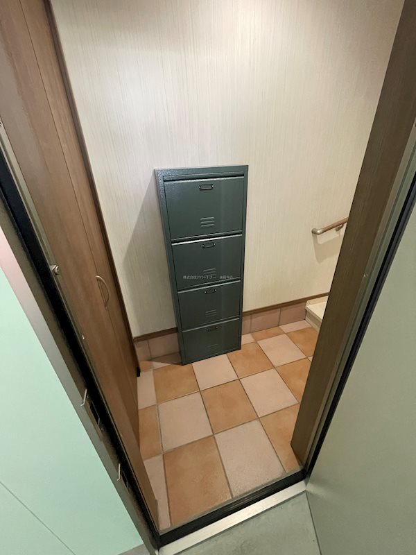 玄関　シューズボックスの横には大きな収納もございます！