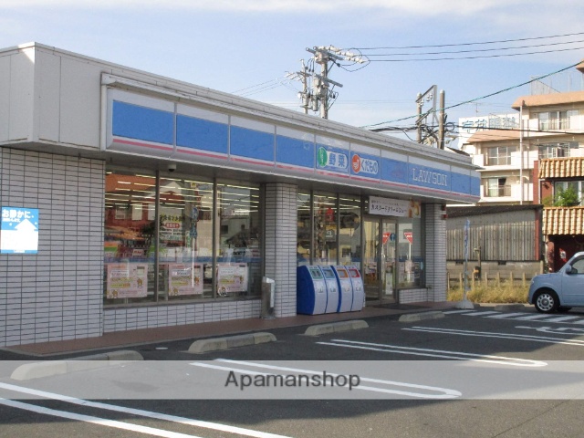 コンビニ　ローソン（コンビニ）まで700m
