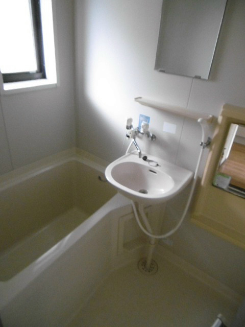 バス・シャワールーム　写真は105号室です