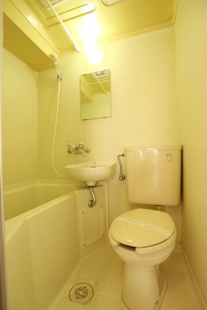 バス・シャワールーム　同物件別号室のものです。