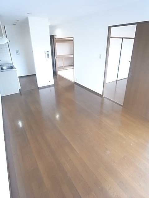居室・リビング　こちらの居間で趣味の時間をお楽しみください