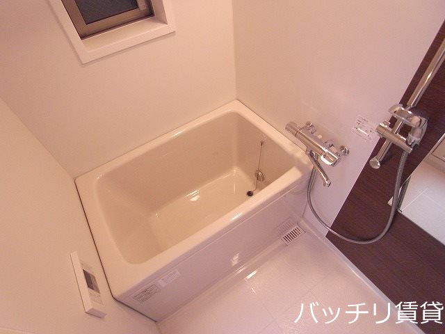 バス・シャワールーム　別号室写真の為、現況を優先致します。