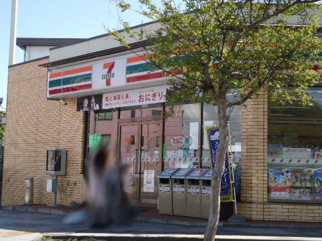 コンビニ　セブンイレブン佐野駅前店（コンビニ）まで658m