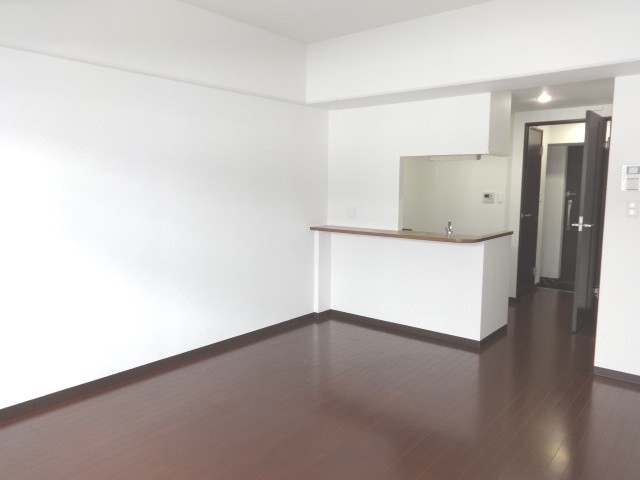 居室・リビング　清潔感があり落ち着いた雰囲気のお部屋です。