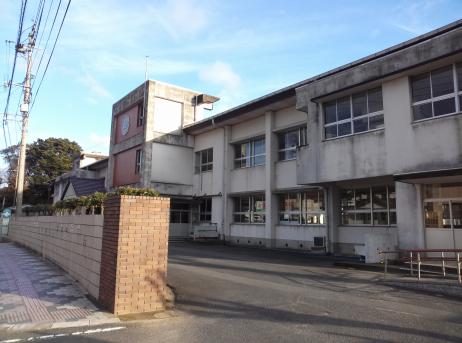 小学校　有田町立曲川小学校（小学校）まで441m