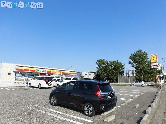 コンビニ　デイリーヤマザキ新潟大島店（コンビニ）まで389m