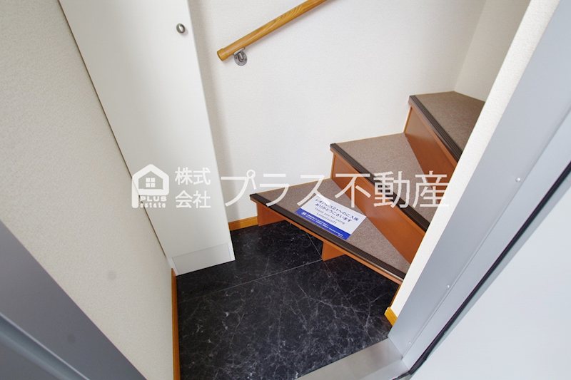 玄関　設備・仕様は号室により異なる為、現況を優先致します。