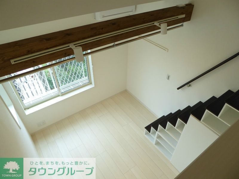 その他　梁（はり）一体型の照明がオシャレです！室内物干しにもなりま…