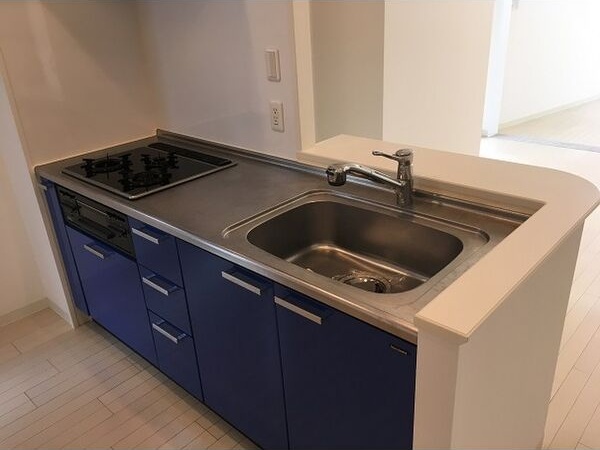 キッチン　※写真は同じマンションの違う部屋のものになります。