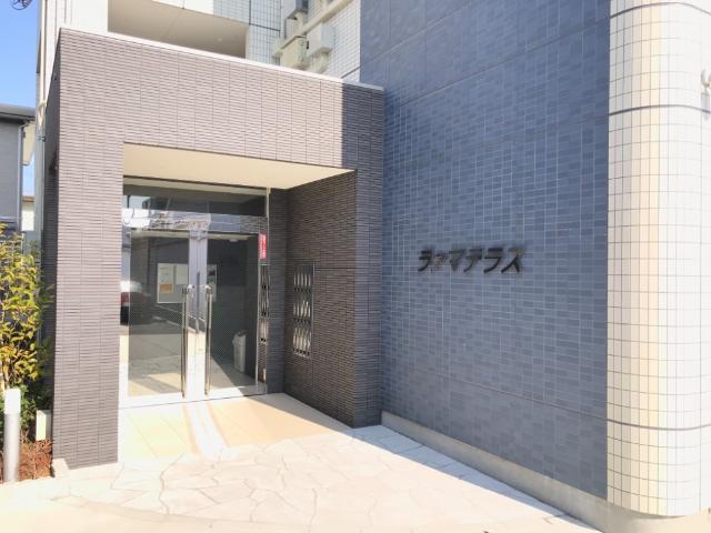 エントランス　外観写真（昼）