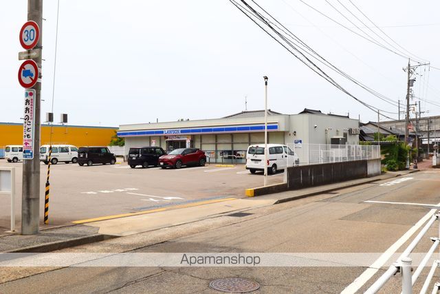 コンビニ　ローソン金沢法光寺店（コンビニ）まで604m