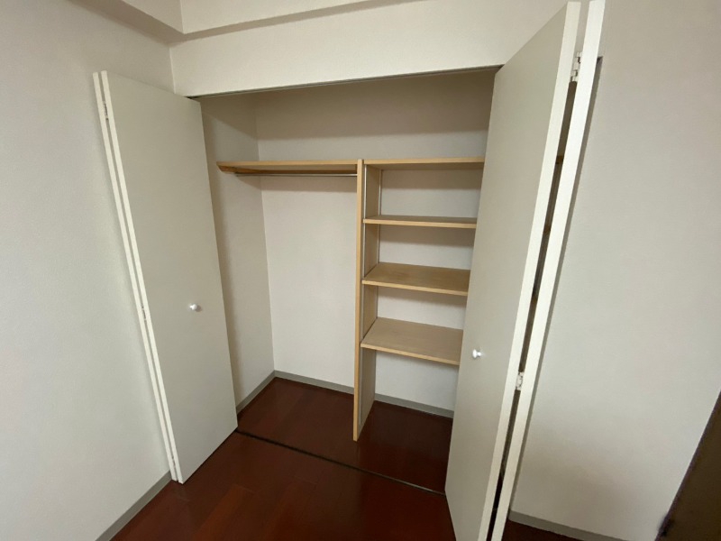 収納　寝室の収納です。部屋がすっきり片付きます。