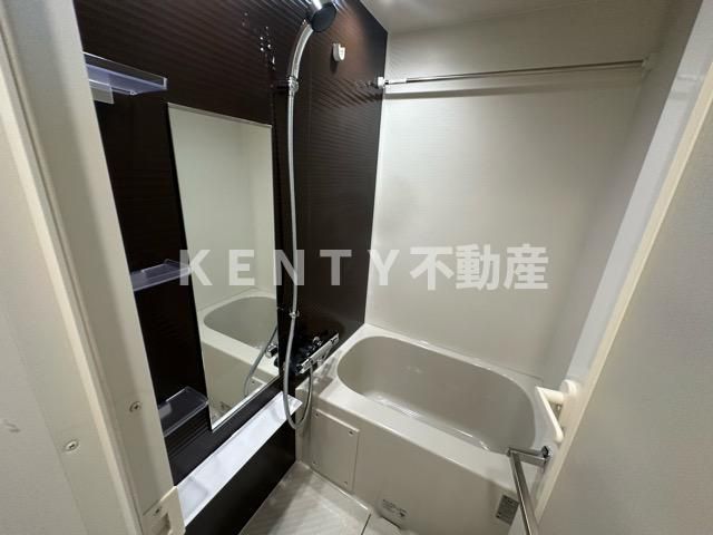 バス・シャワールーム　コンパクトで使いやすいお風呂です