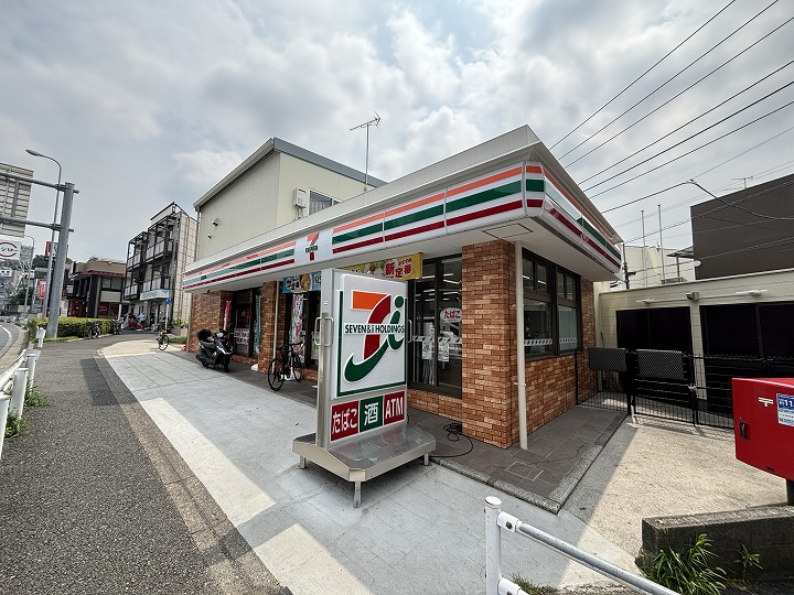 コンビニ　セブンイレブン鶴見岸谷店（コンビニ）まで400m