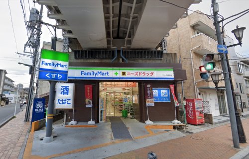 コンビニ　ファミリーマート ニーズ浦安店（コンビニ）まで451m