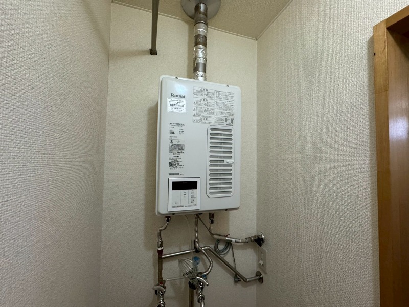 その他設備　給湯器は簡単操作で温度調整ができますよ。