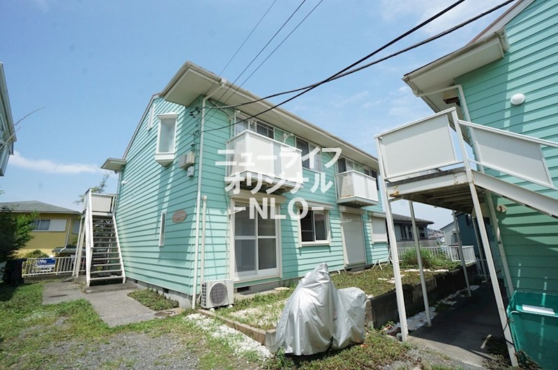 建物外観　エメラルドグリーンが印象的な外観☆