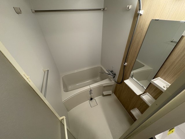 バス・シャワールーム　落ち着いた空間のお風呂です