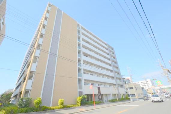 建物外観　存在感のある外観は落ちついた色合いで、堂々としていますね。