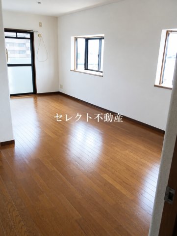 居室・リビング　【新町マンション】