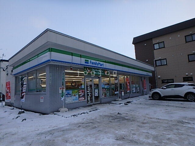 コンビニ　ファミリーマート札幌平和通4丁目店（コンビニ）まで353m