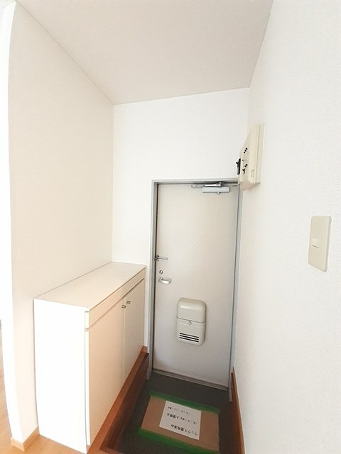 玄関　シューズBOX完備の玄関です。