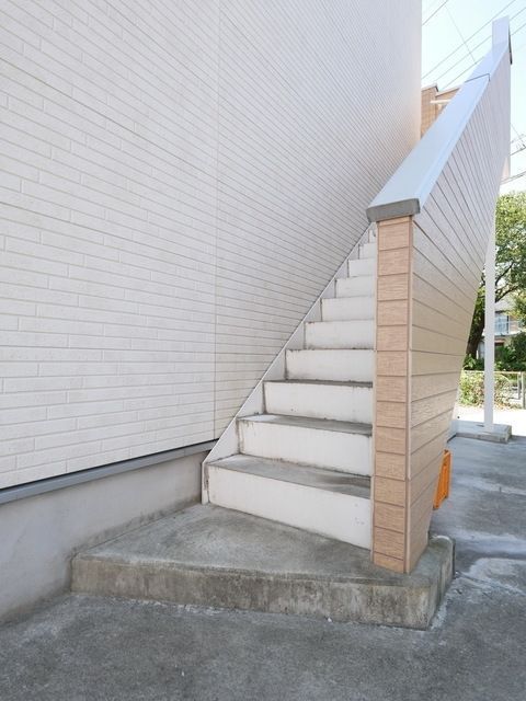 エントランス　★共用階段です★