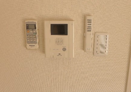 セキュリティ　モニター付きインターホン
