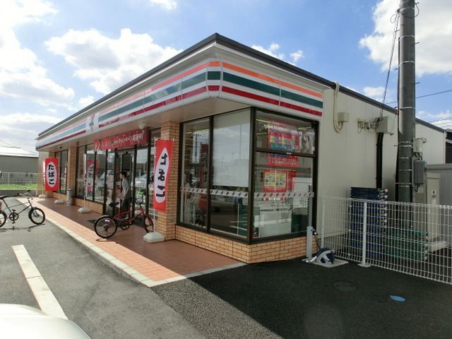 コンビニ　セブンイレブン松戸第五中学校前店（コンビニ）まで320m