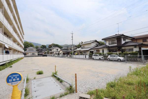 駐車場　車をお持ちの方に嬉しい駐車場付きの物件です