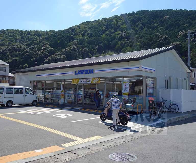 コンビニ　ローソン嵐山谷ケ辻子町（コンビニ）まで650m