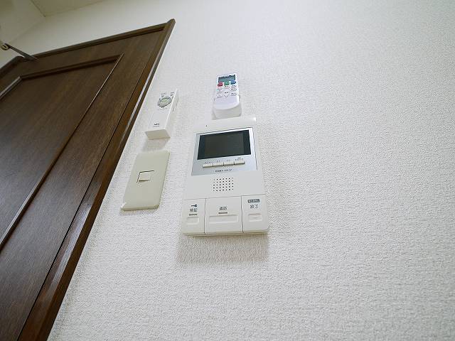 セキュリティ　お顔が見えるモニター付きインターホンもございます。