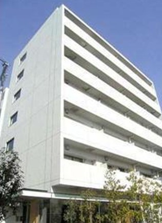 建物外観　鉄筋コンクリート造のがっちりとした建物。