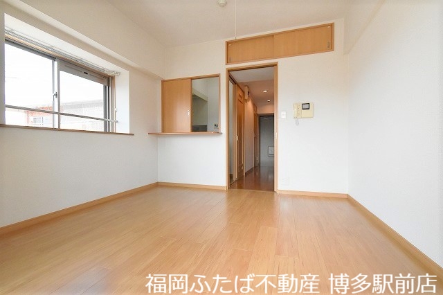 ルネス六本松の居間写真
