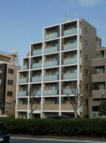 建物外観　鉄筋コンクリート造のがっちりとした建物。