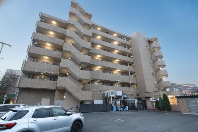 建物外観　鉄筋コンクリート造マンション！