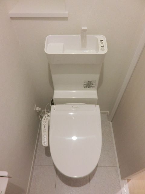 トイレ　温水洗浄便座付きトイレです