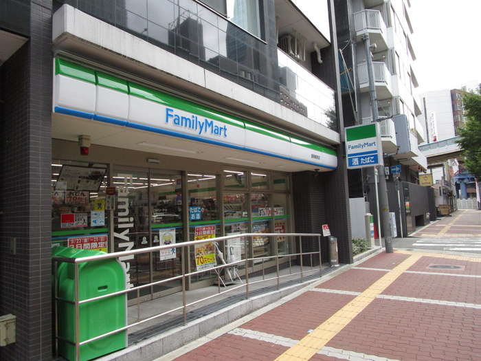 コンビニ　ファミリーマート（コンビニ）まで88m