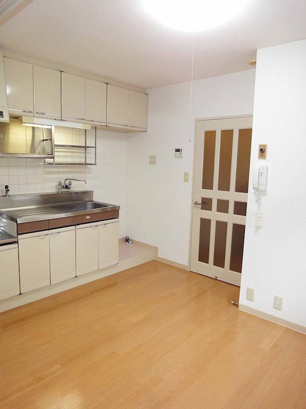 居室・リビング　室内写真は反転タイプ別号室です