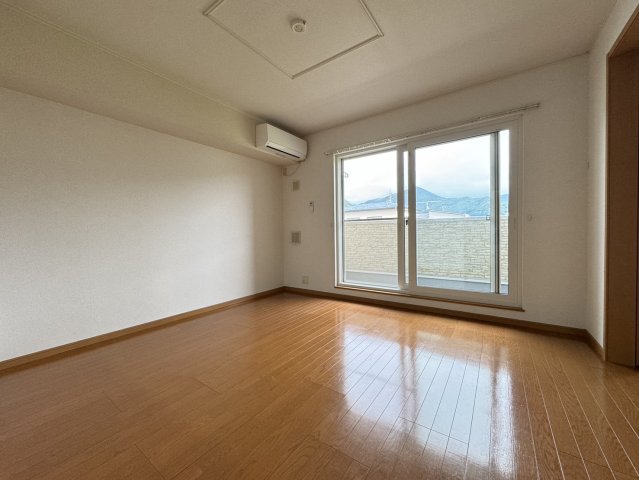 居室・リビング　写真は別の部屋のものです。