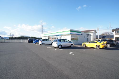 コンビニ　ファミリーマート日野屋伊勢崎末広町店（コンビニ）まで532m