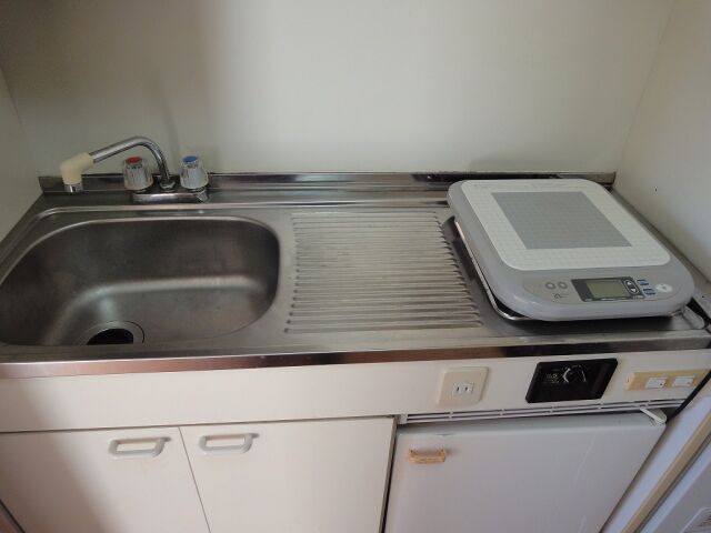 キッチン　※同タイプ部屋の写真です。