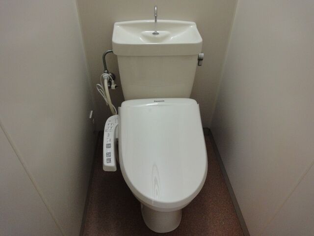 トイレ　※同タイプ部屋の写真です。